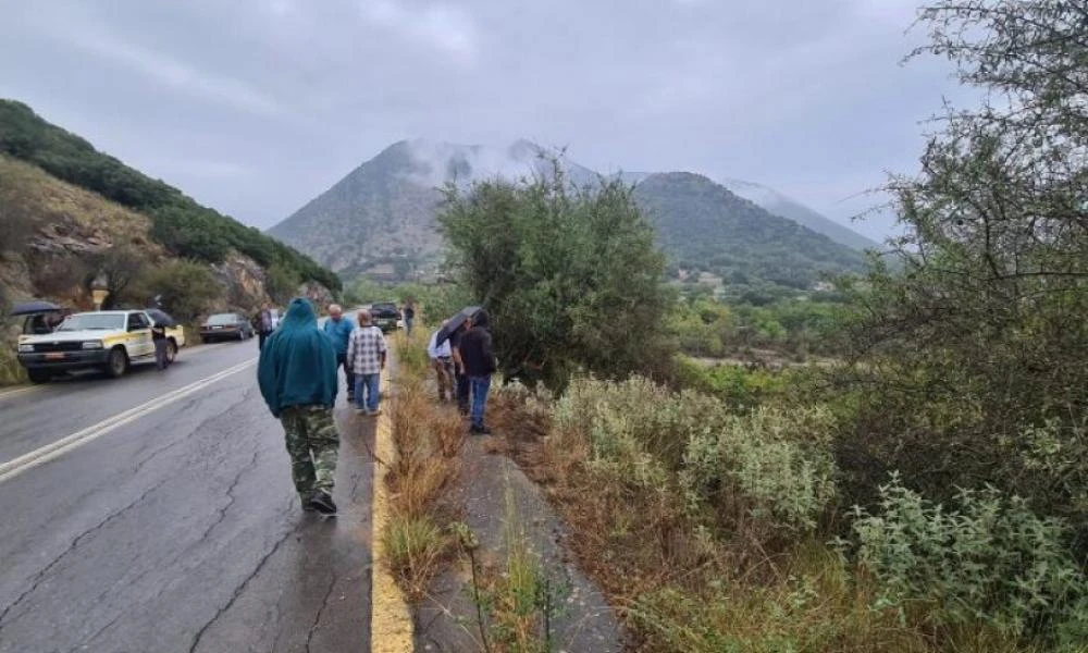 Καλάβρυτα: Αυτοκίνητο έπεσε σε γκρεμό - 75χρονος μεταφέρθηκε εσπευσμένα στο νοσοκομείο